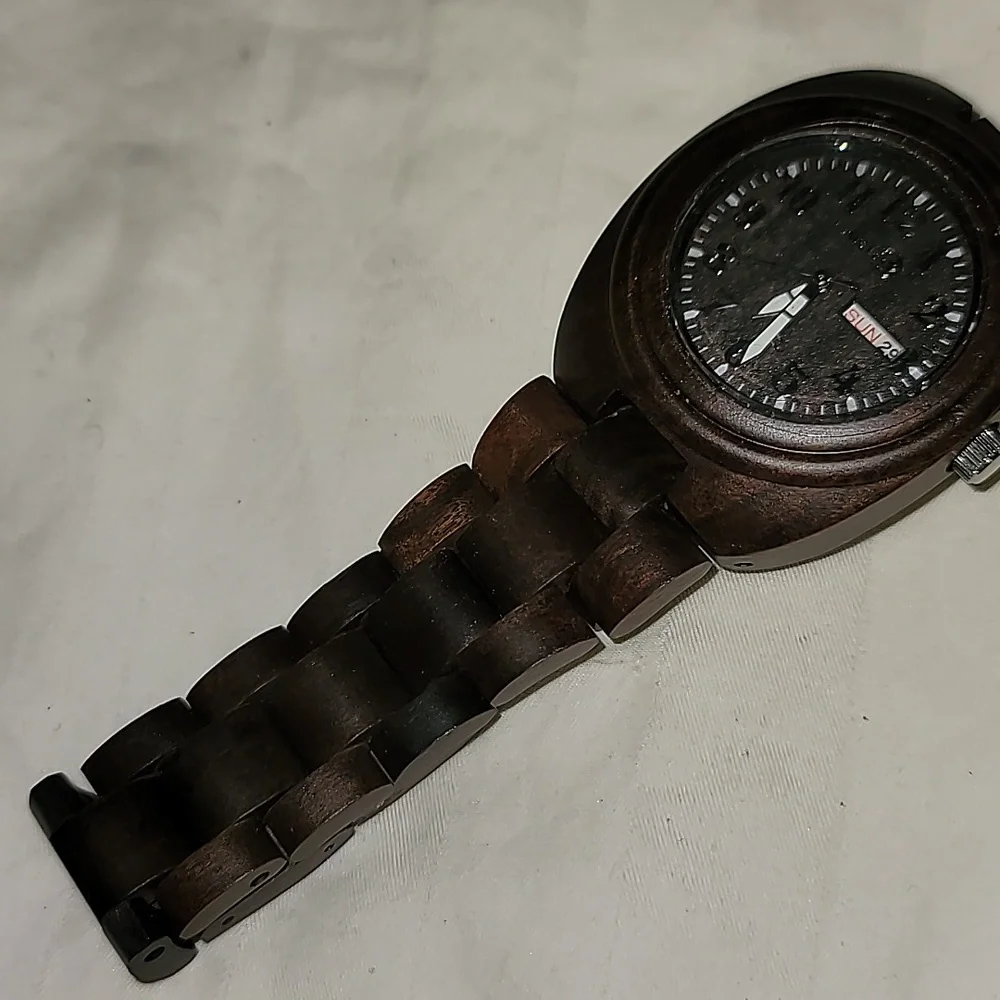 NEW‎ Earth Eco-Friendly Men's Wood Wrist Watch W/Day & Date Runs-BD-27